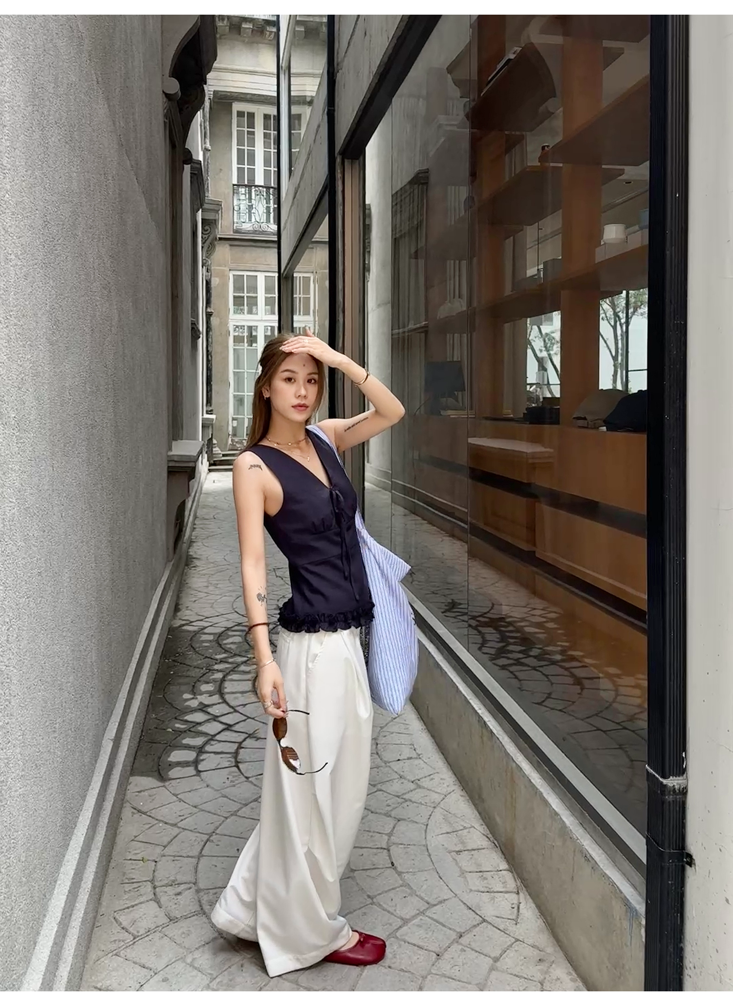 LelyMooch clean fit Vネック×リボン フリルトップス  LEM159