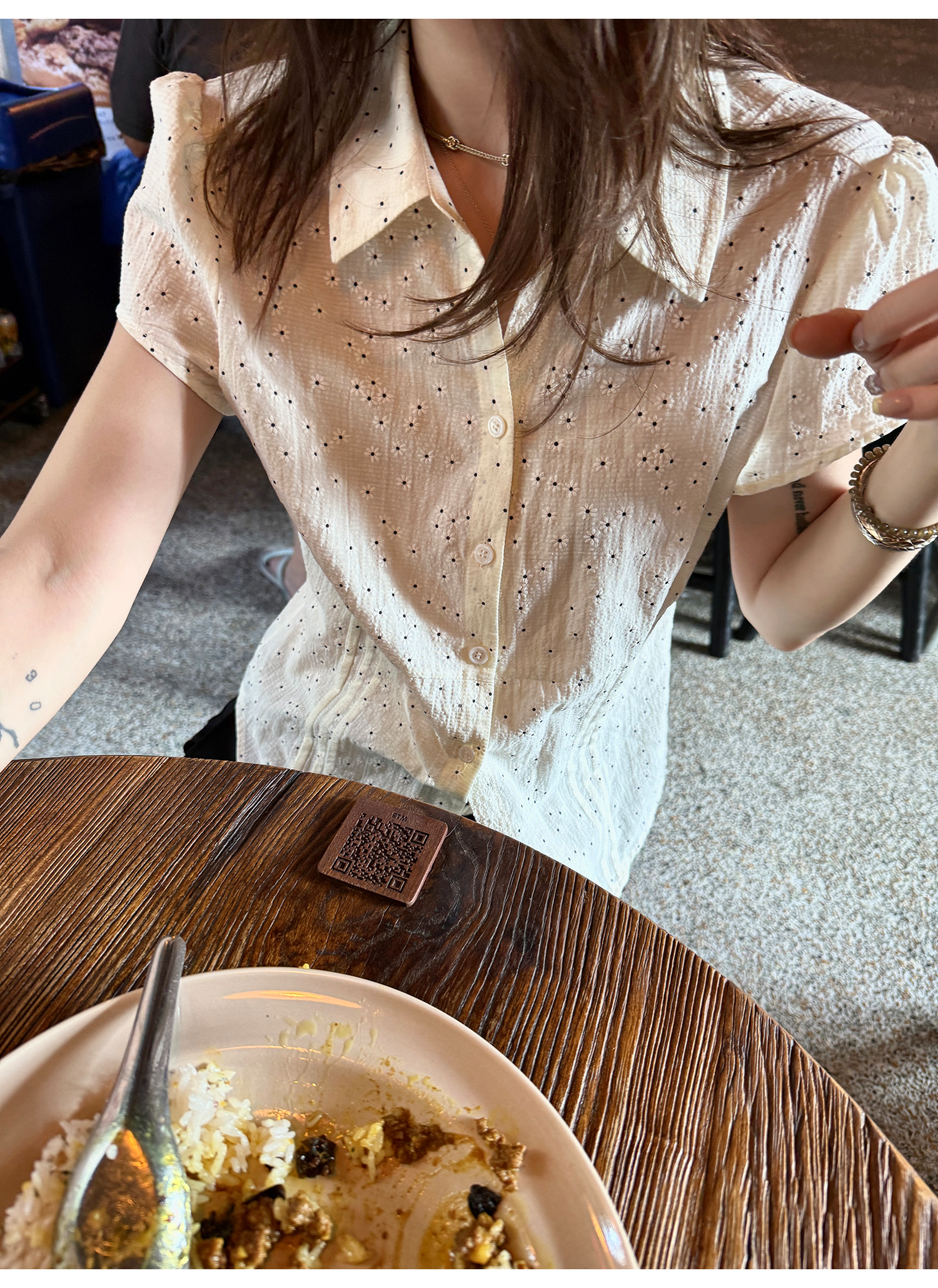 LelyMooch ふんわり小花柄Vネックブラウス  LEM214