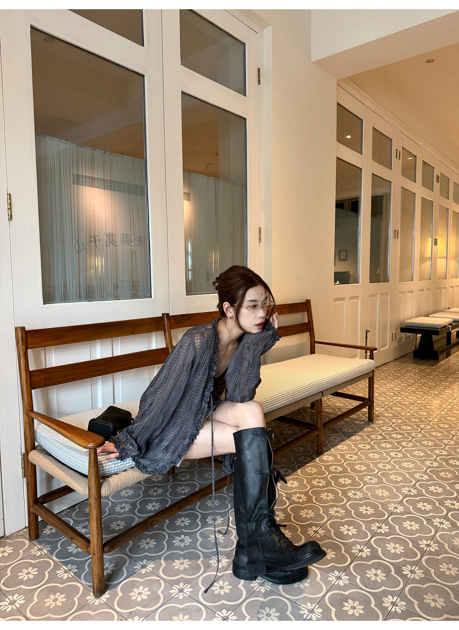 LelyMooch フリル付きVネックチェックシャツ  LEM204