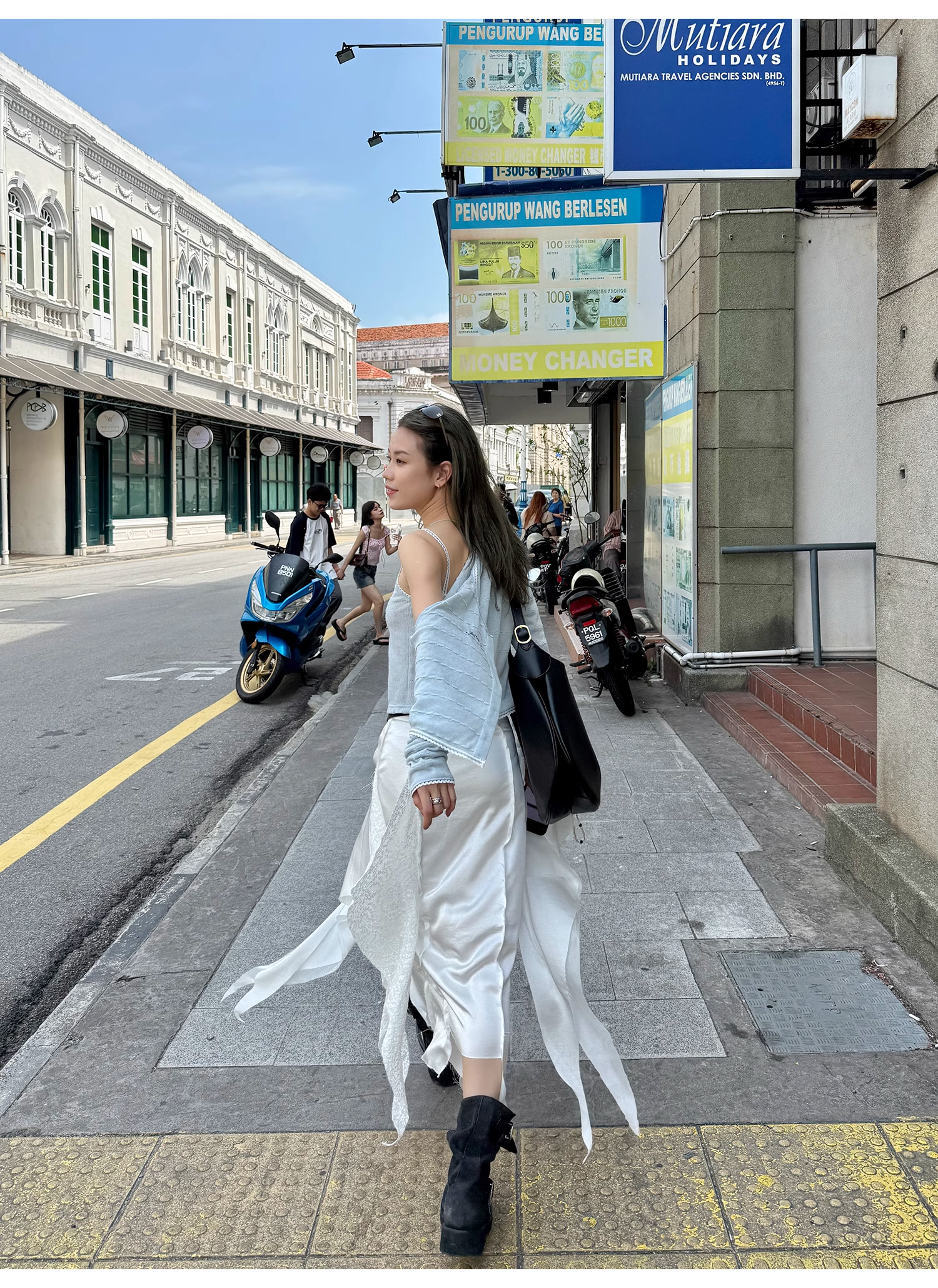 LelyMooch  重厚レース×光沢サテンスカート  LEM097