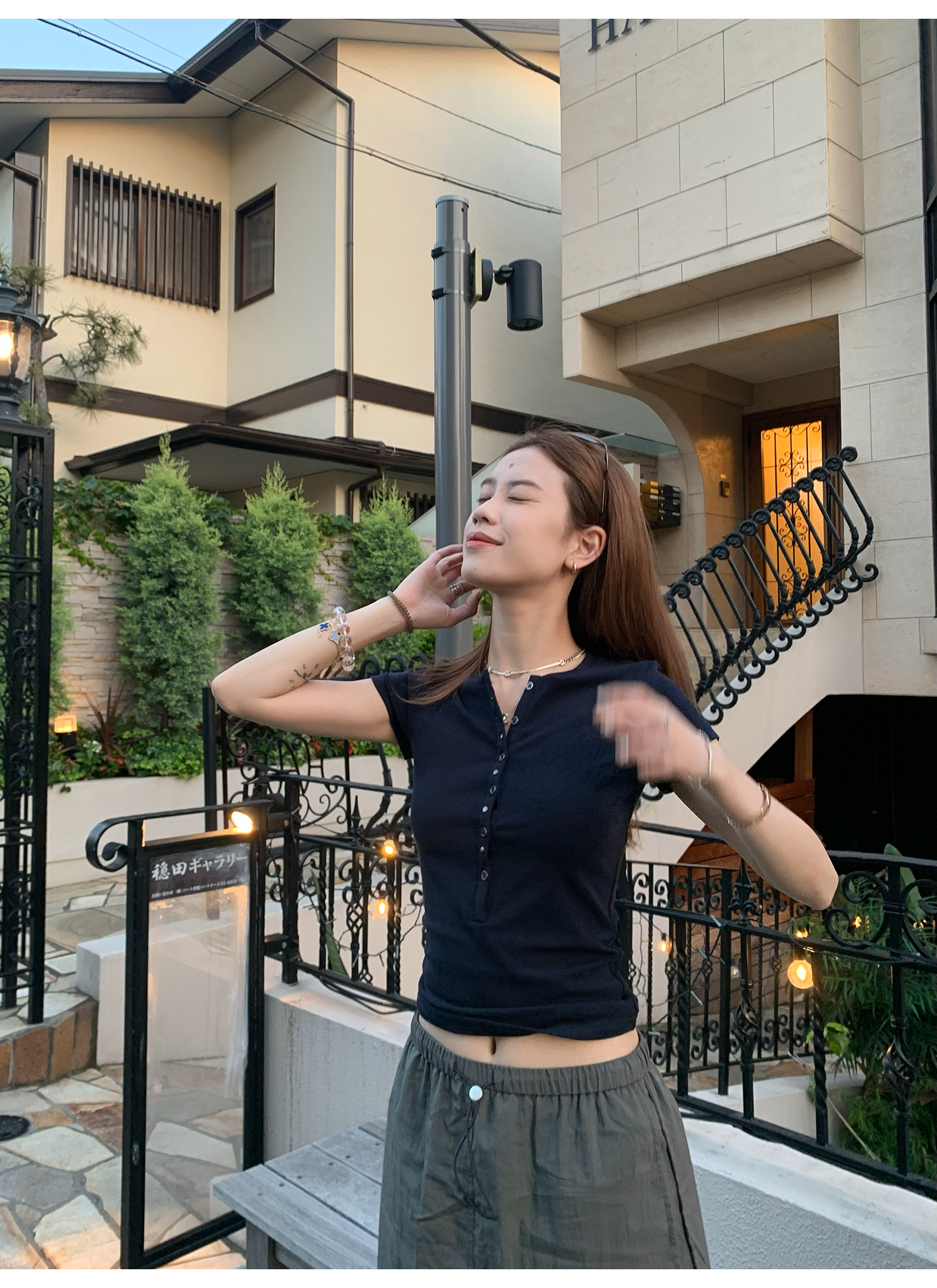 LelyMooch 選べる2色・テンセル混スタッズTシャツ  LEM184