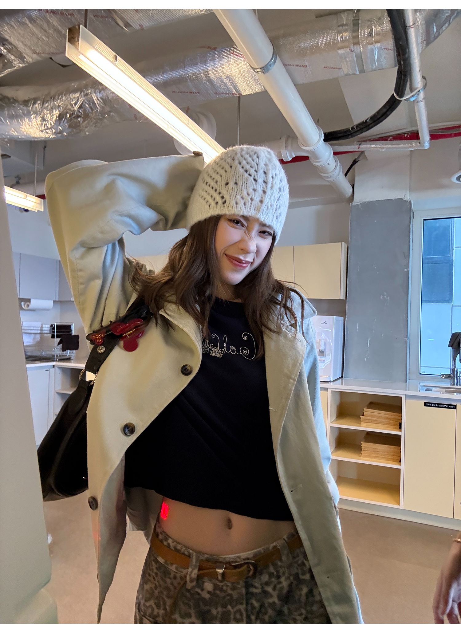 LelyMooch 配色ロゴ入りショート丈Tシャツ  LEM228