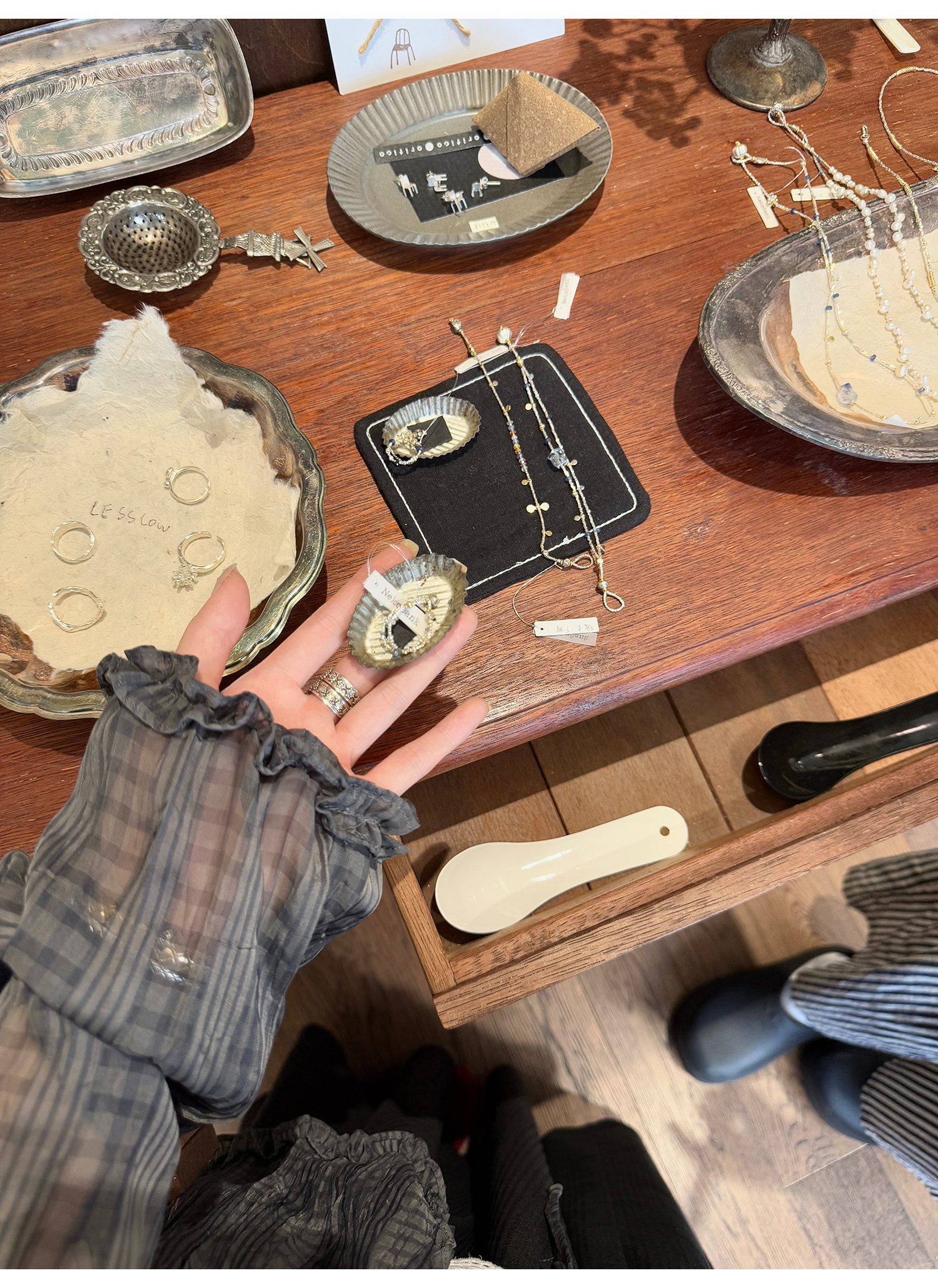 LelyMooch フリル付きVネックチェックシャツ  LEM204