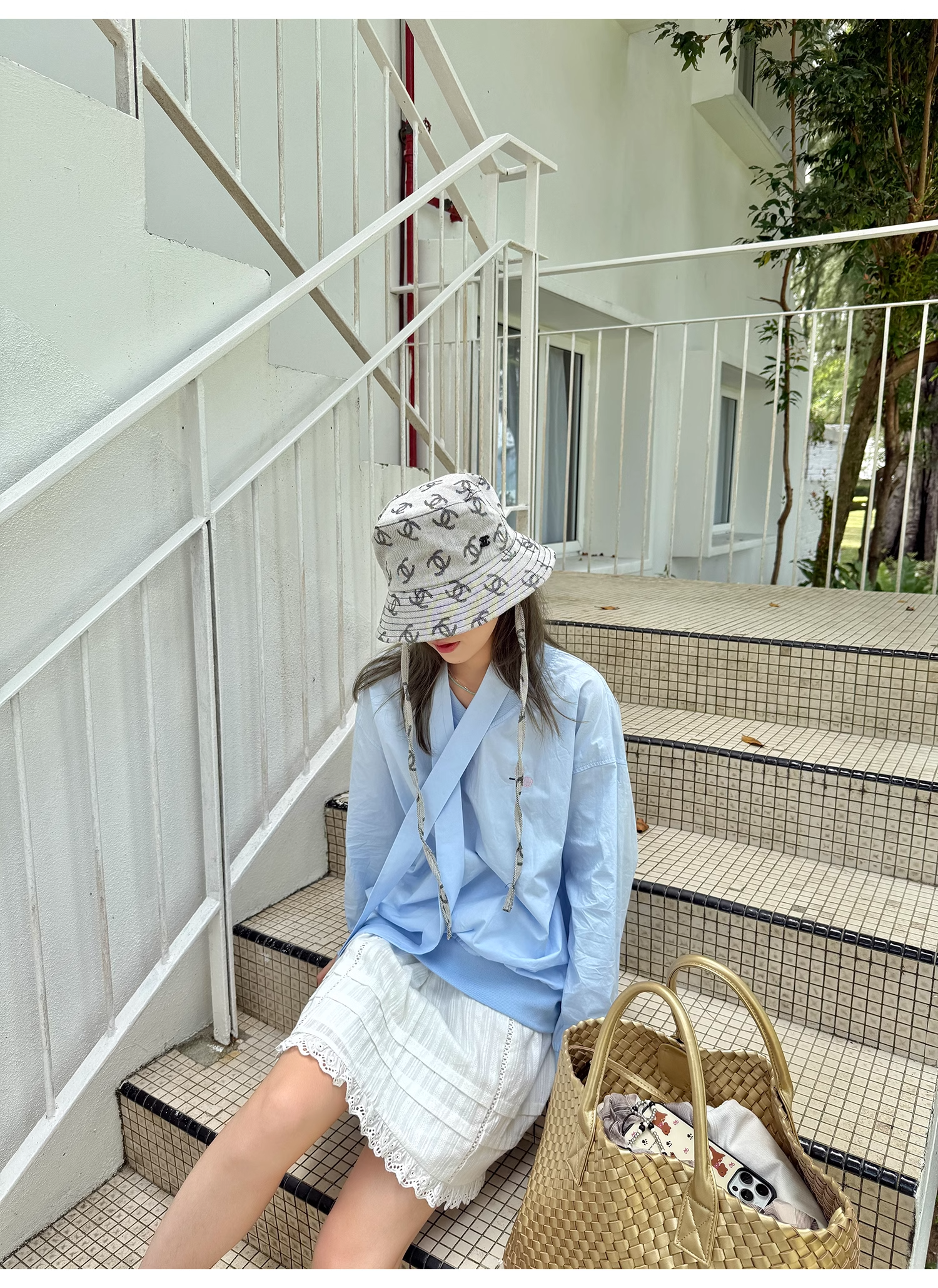 LelyMooch  スポーツカジュアル Vネック刺繍プルオーバー  LEM099