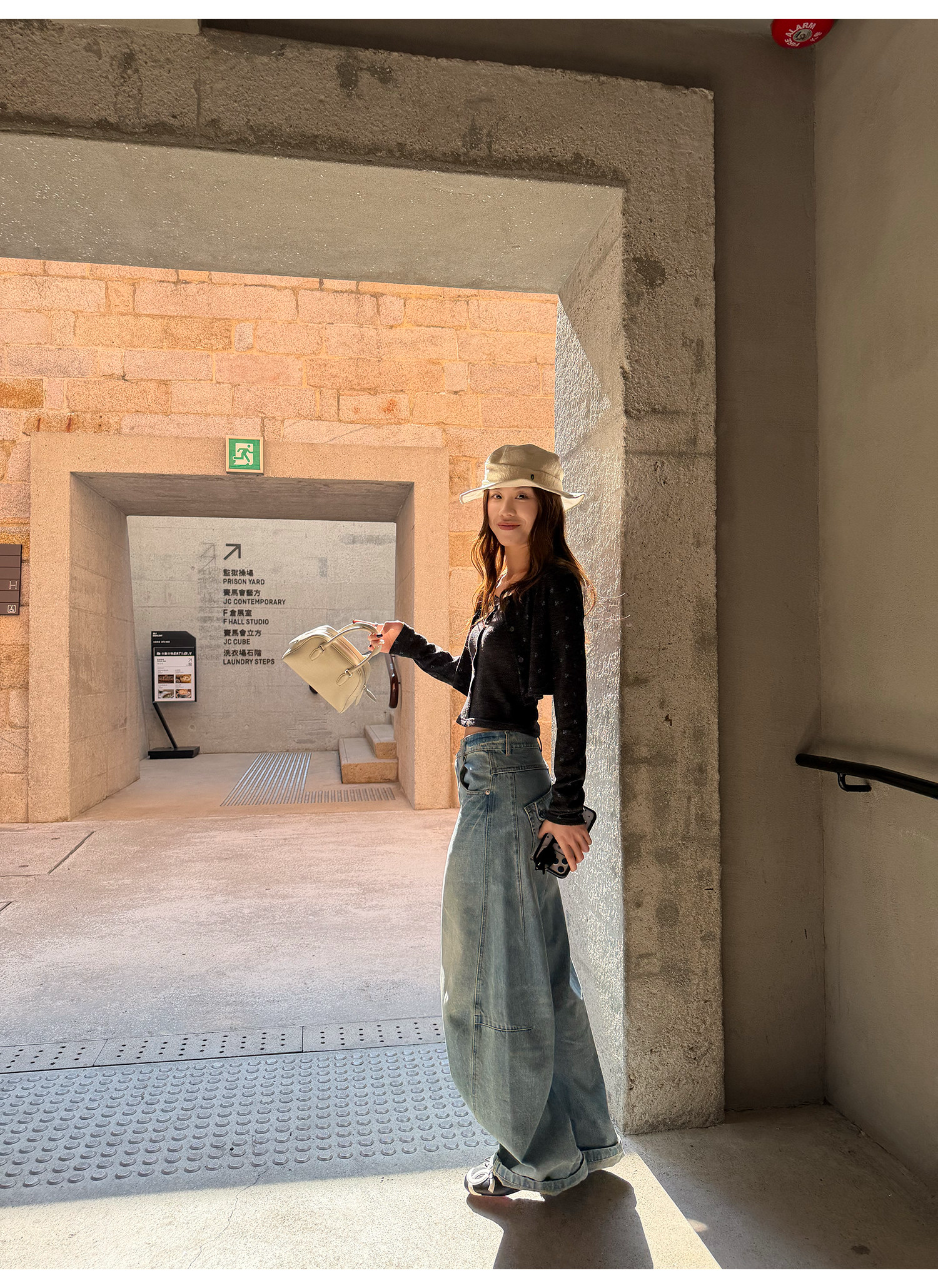 LelyMooch 春夏ムード漂う ひび割れ加工 カーブデニム  LEM316