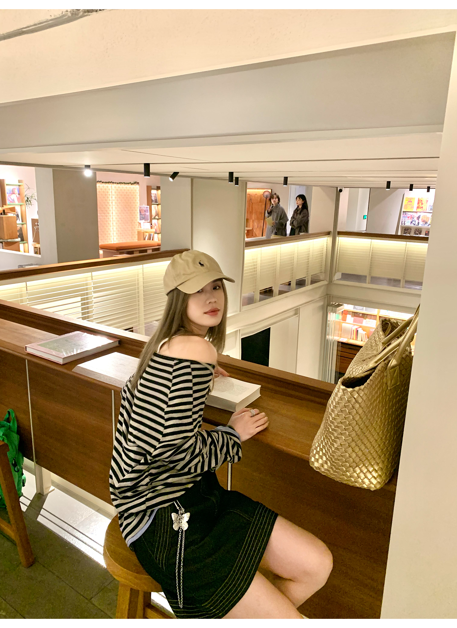 LelyMooch  オフショルダー ストライプ ロンTシャツ  LEM120