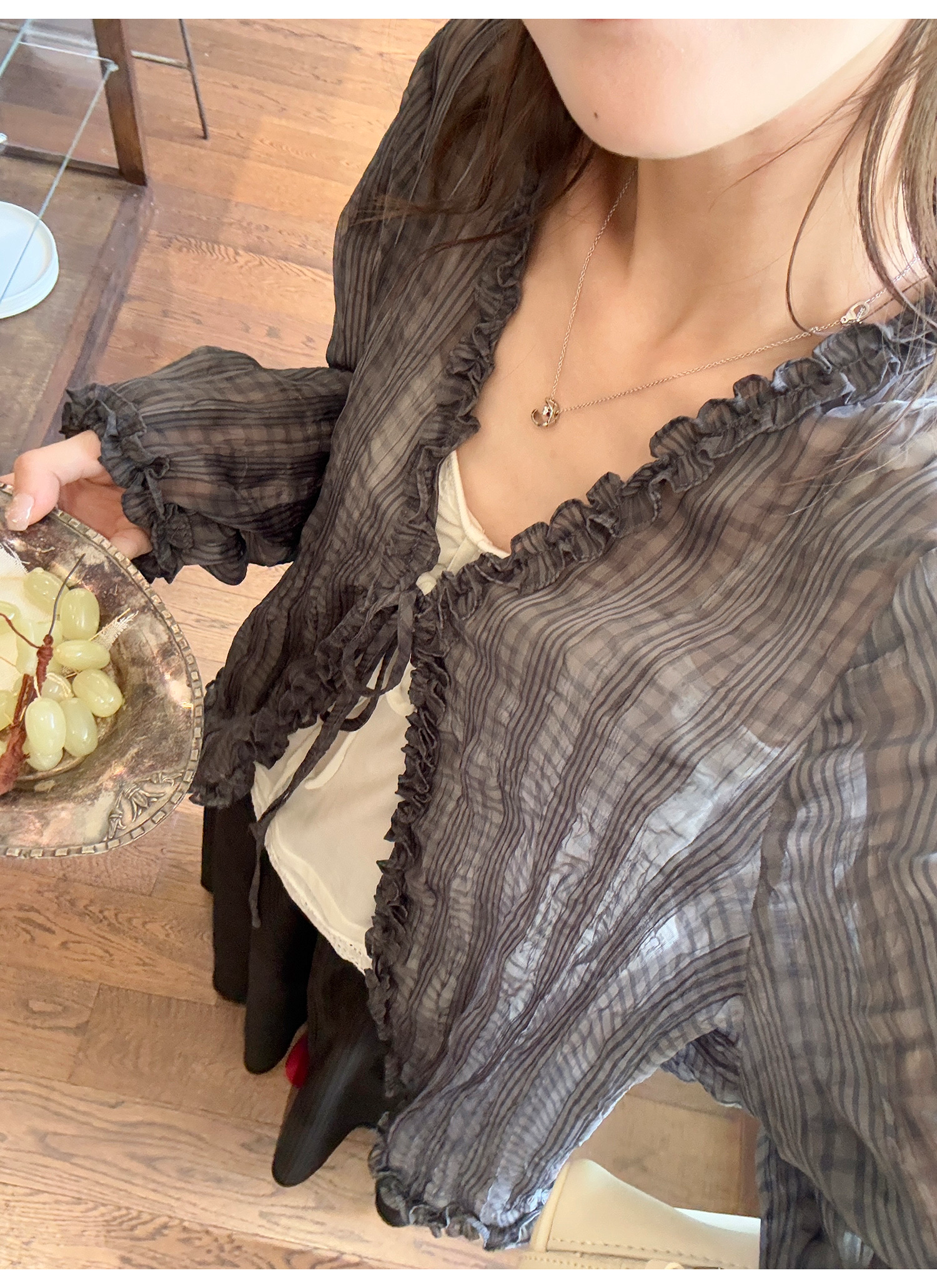 LelyMooch フリル付きVネックチェックシャツ  LEM204