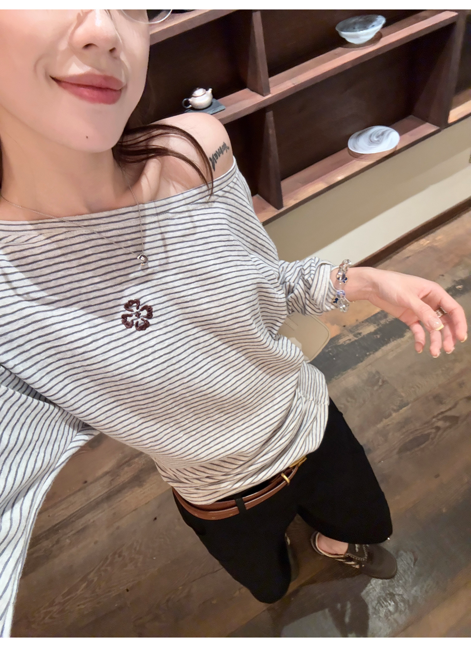 LelyMooch 小花刺繍ストライプトップス  LEM210