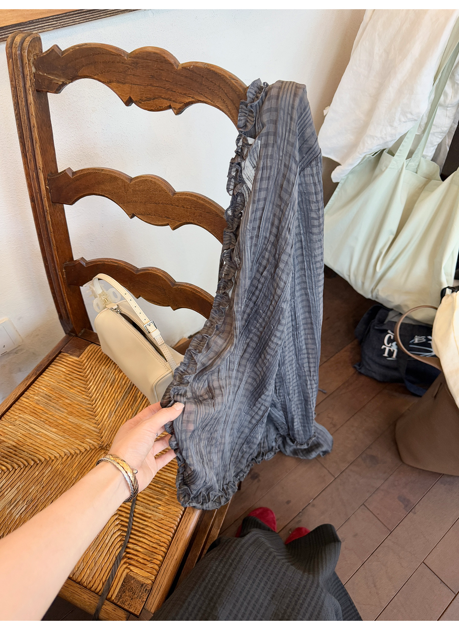 LelyMooch フリル付きVネックチェックシャツ  LEM204