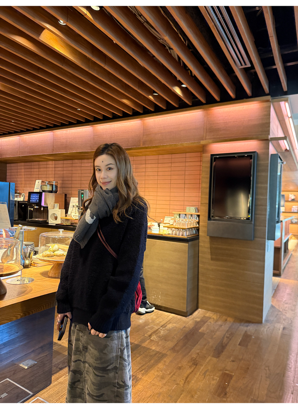 LelyMooch ウール100％ Vネック ニット  LEM285