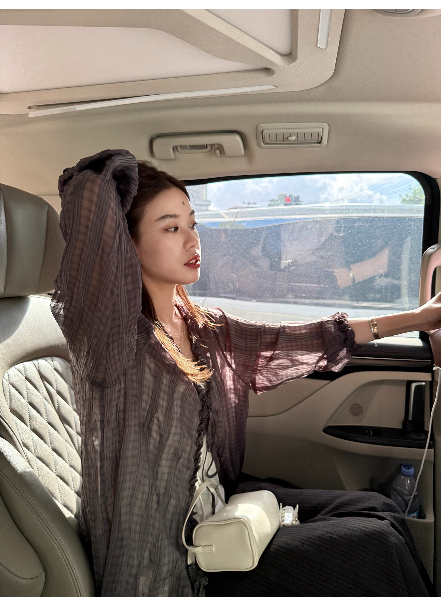 LelyMooch フリル付きVネックチェックシャツ  LEM204