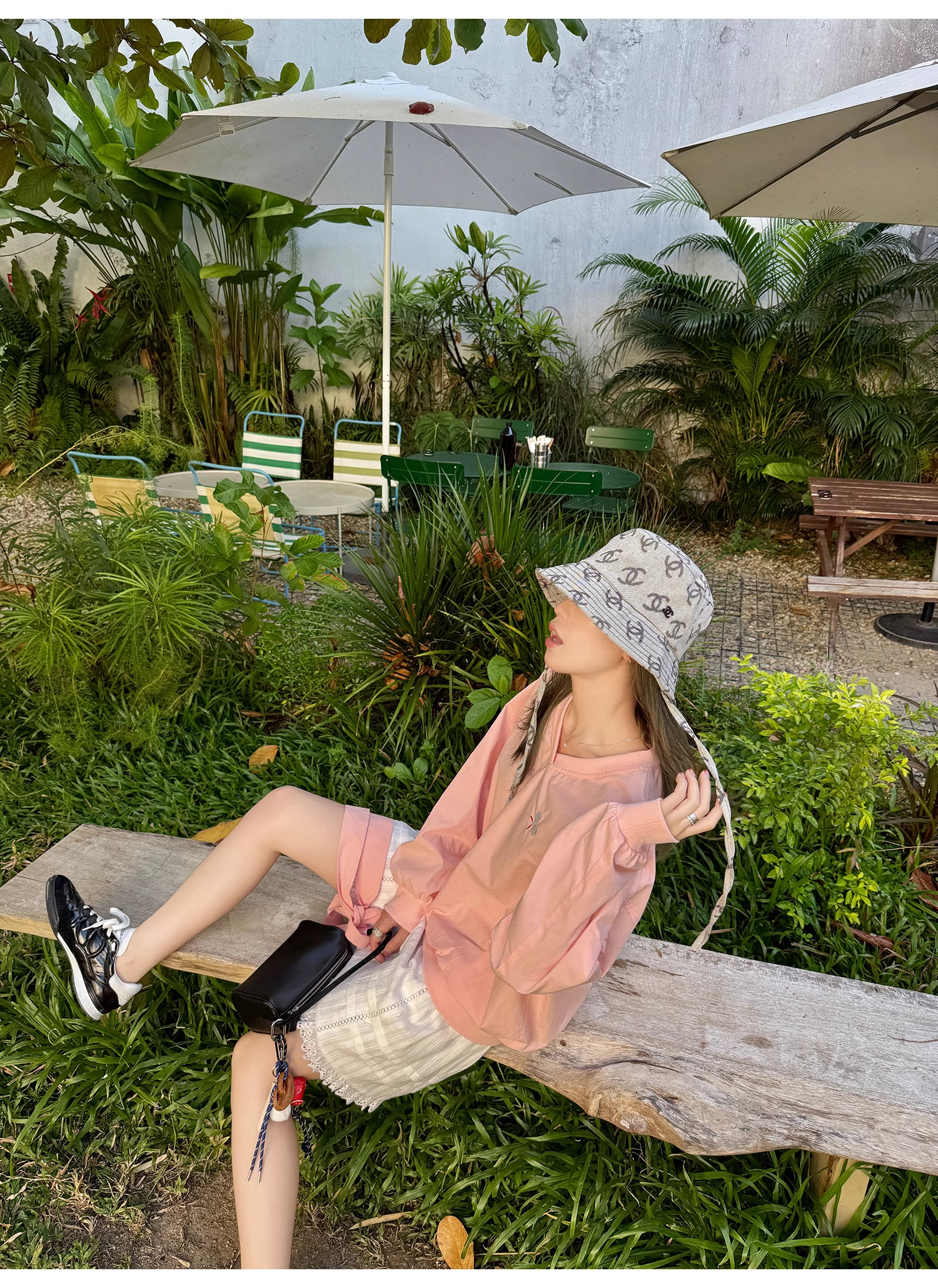 LelyMooch  スポーツカジュアル Vネック刺繍プルオーバー  LEM099