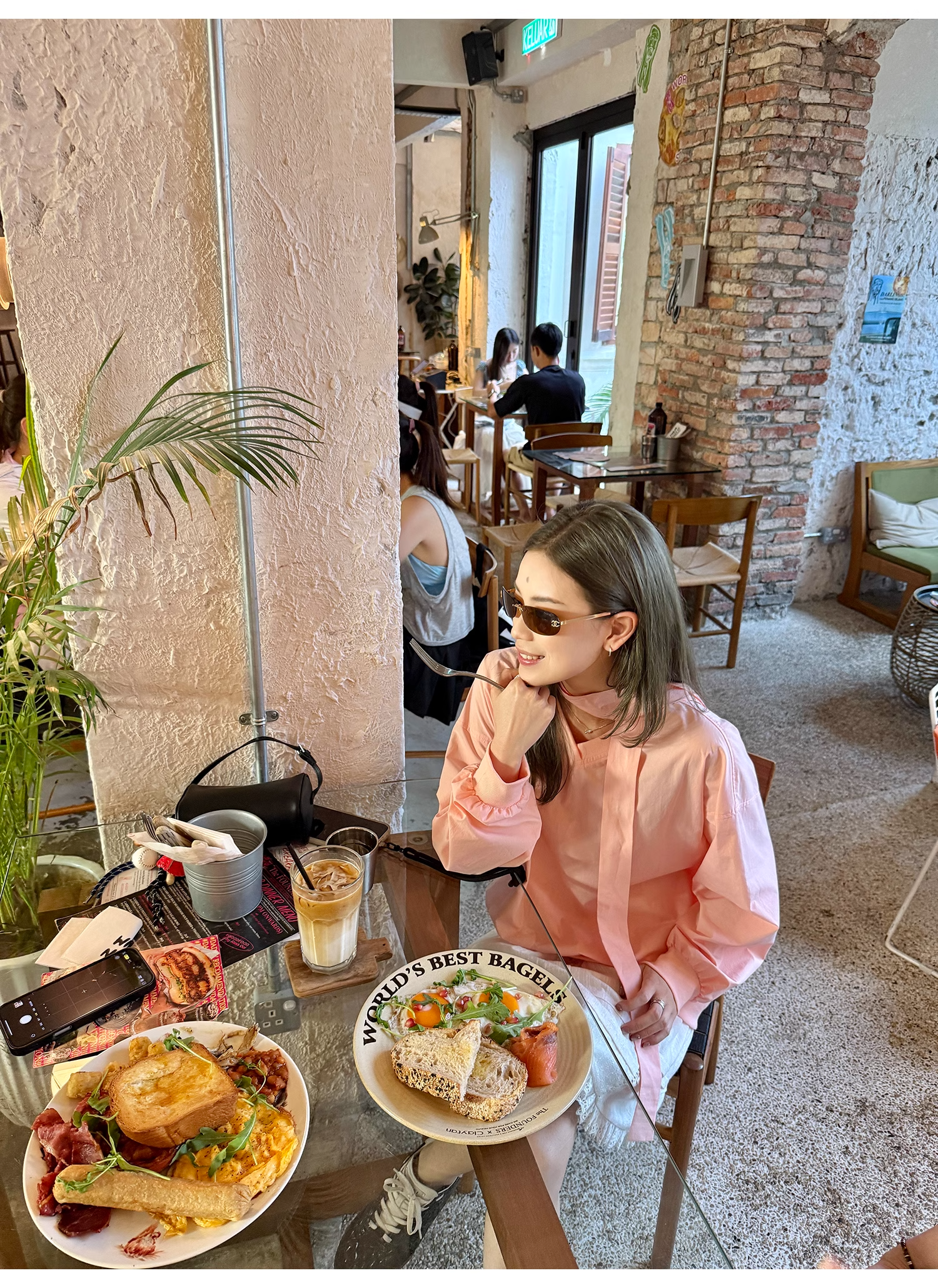 LelyMooch  スポーツカジュアル Vネック刺繍プルオーバー  LEM099