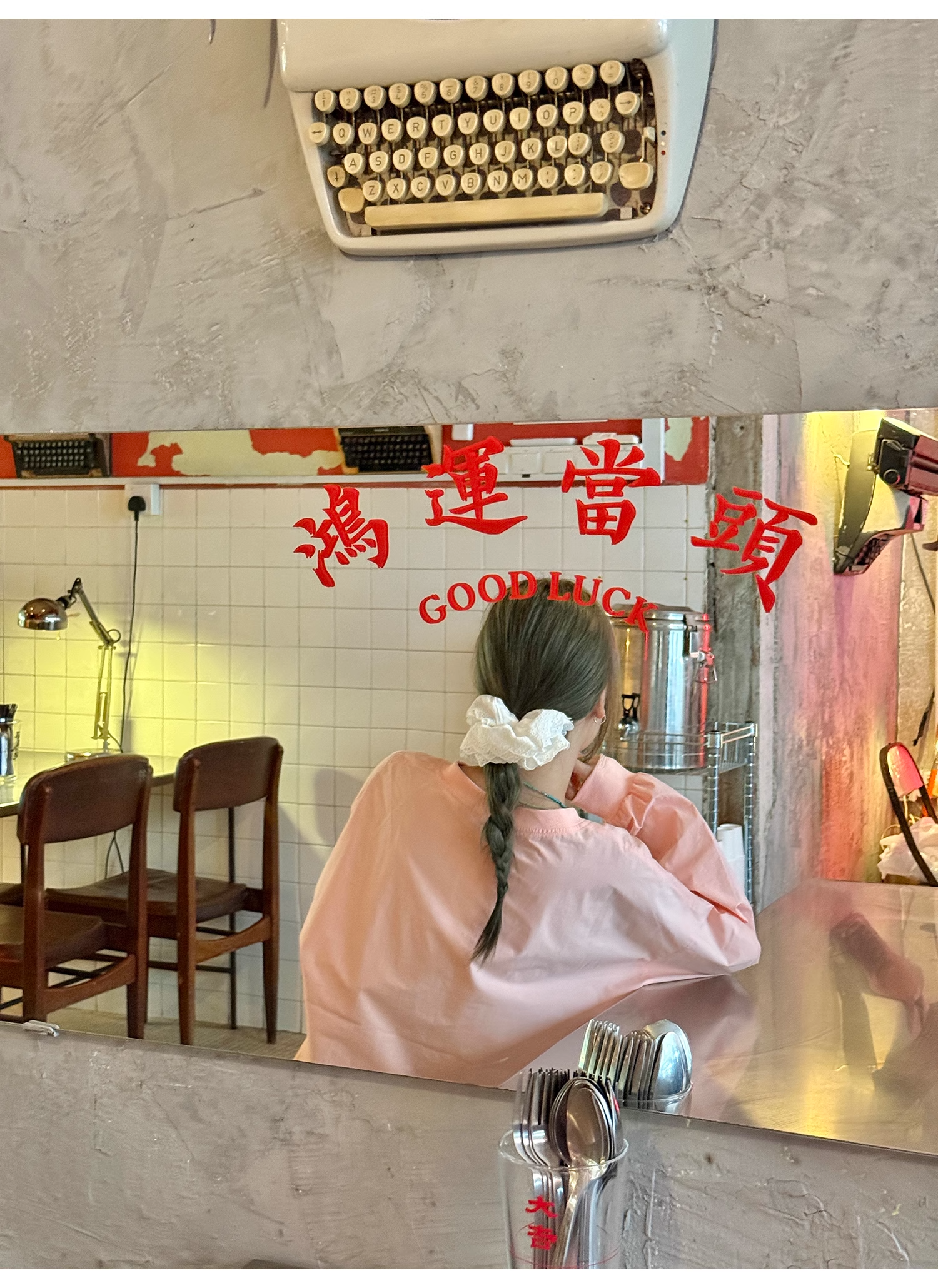 LelyMooch  スポーツカジュアル Vネック刺繍プルオーバー  LEM099