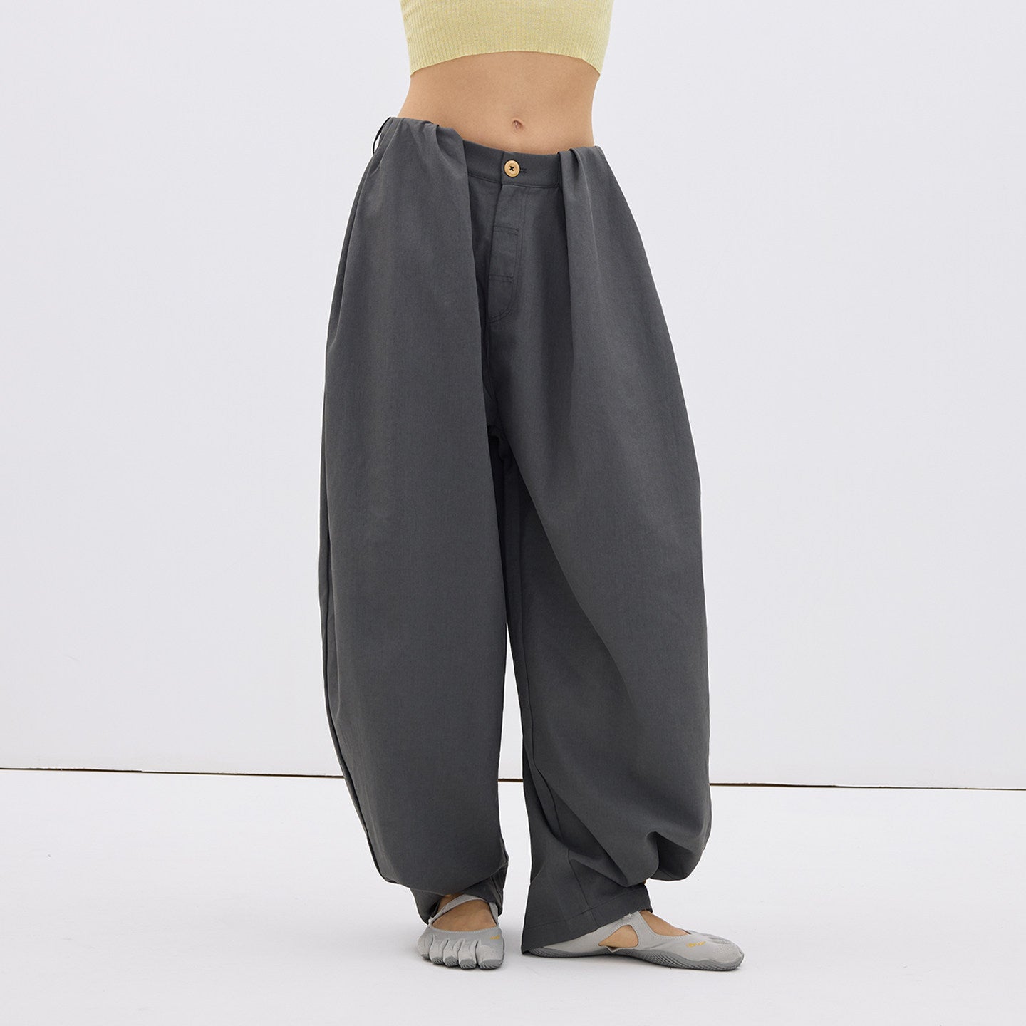 Pantaloni Ampi con Drappeggio Strutturat  LOM057
