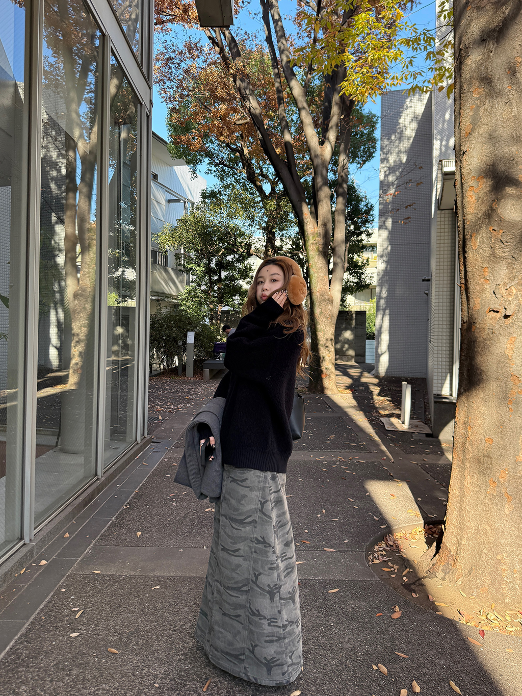 LelyMooch ウール100％ Vネック ニット  LEM285