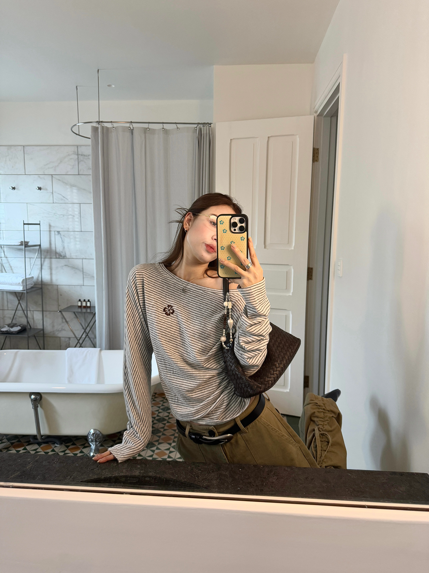 LelyMooch 小花刺繍ストライプトップス  LEM210