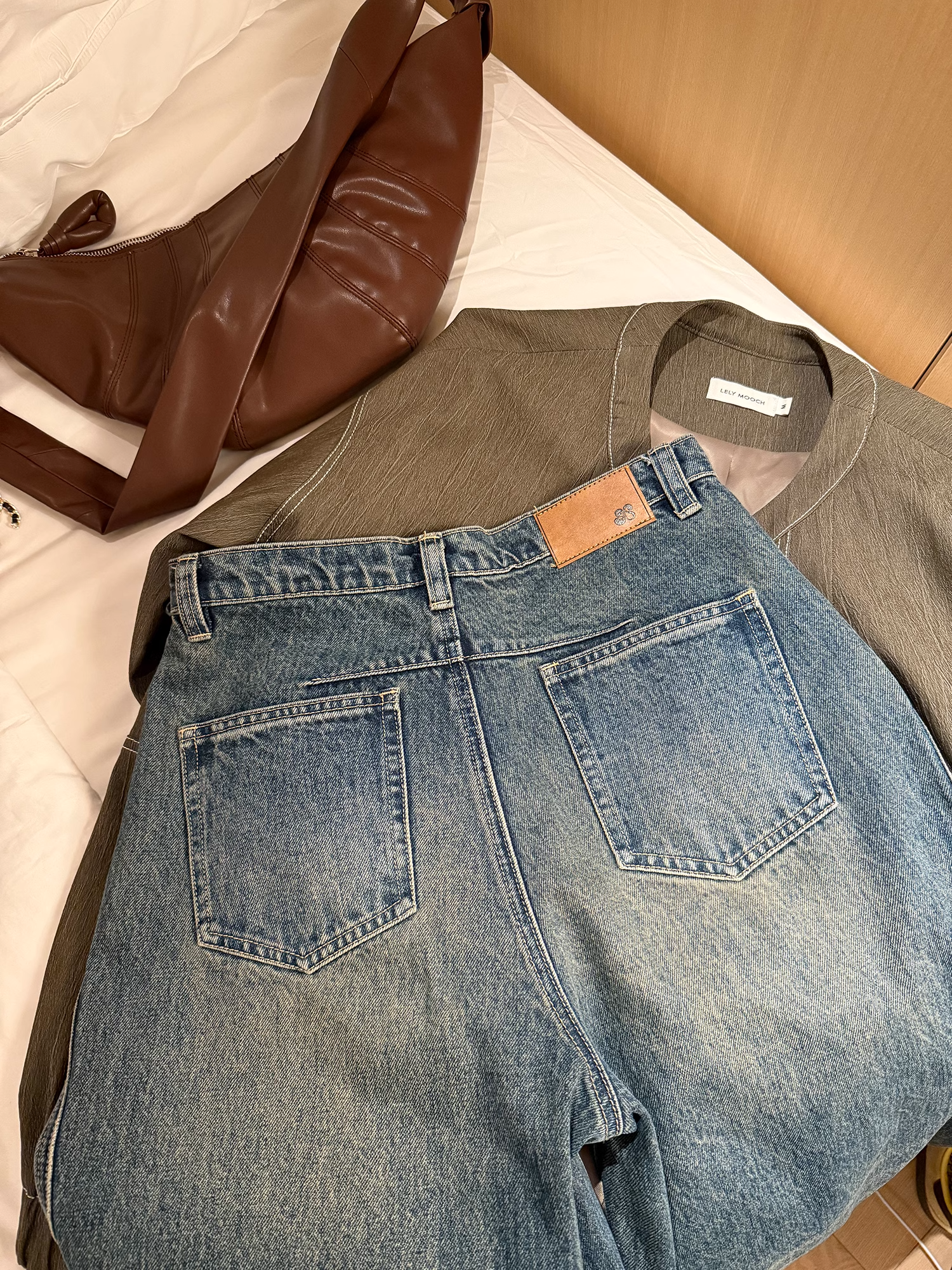LelyMooch  ウォッシュブルーのジーンズ  LEM087