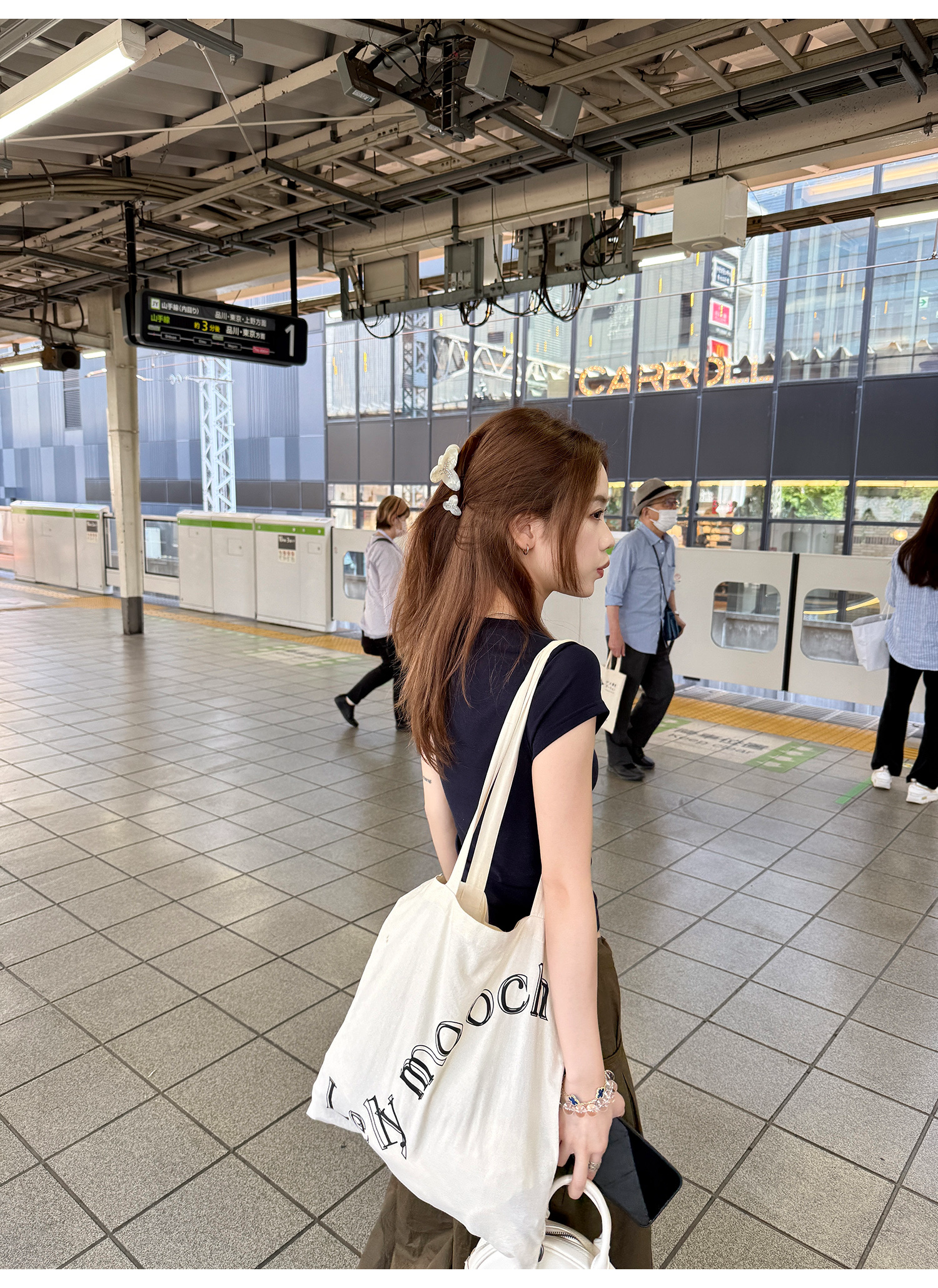 LelyMooch 選べる2色・テンセル混スタッズTシャツ  LEM184