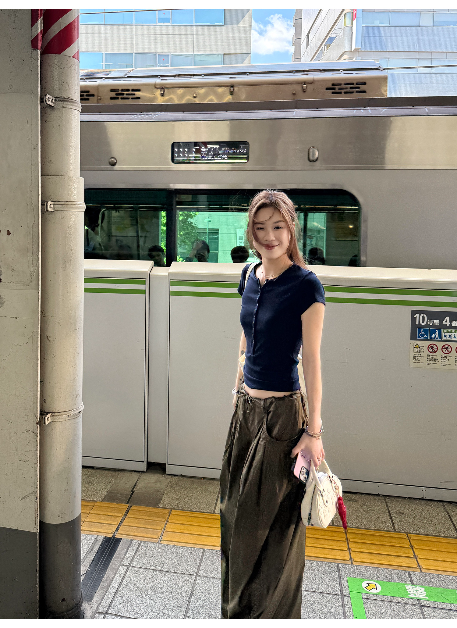 LelyMooch 選べる2色・テンセル混スタッズTシャツ  LEM184