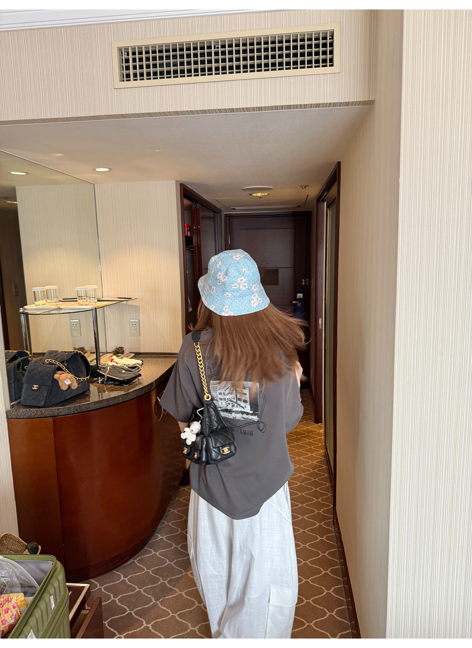 LelyMooch クラインブルー×スタッズTシャツ｜2色展開  LEM194