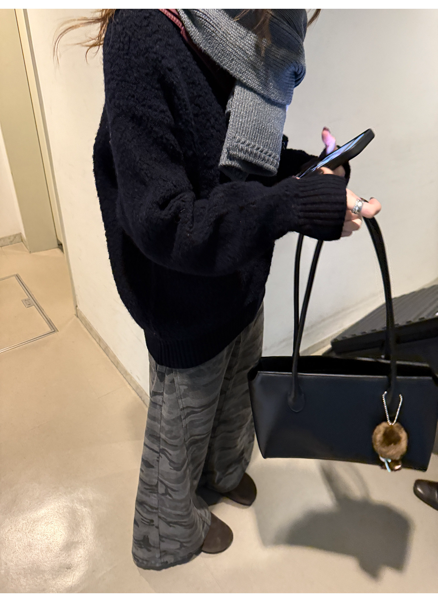 LelyMooch ウール100％ Vネック ニット  LEM285