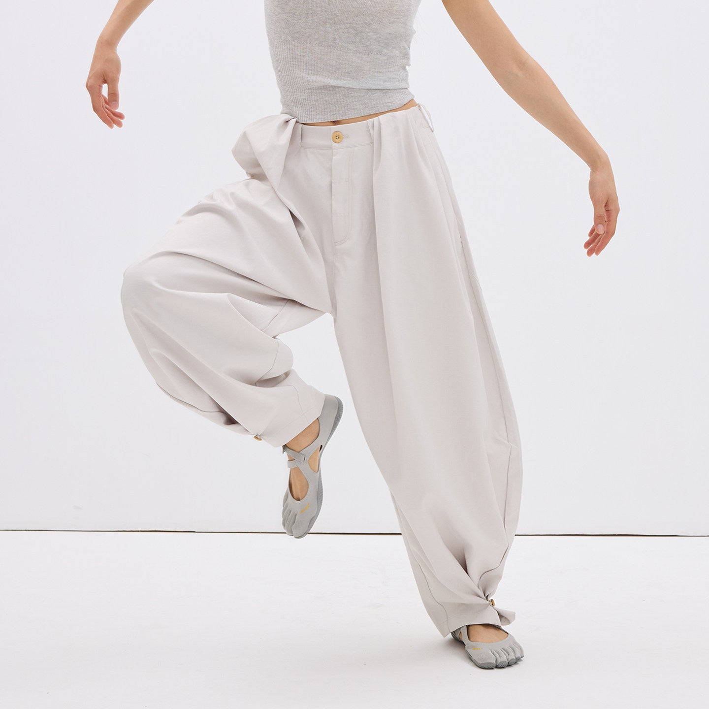 Pantaloni Ampi con Drappeggio Strutturat  LOM057