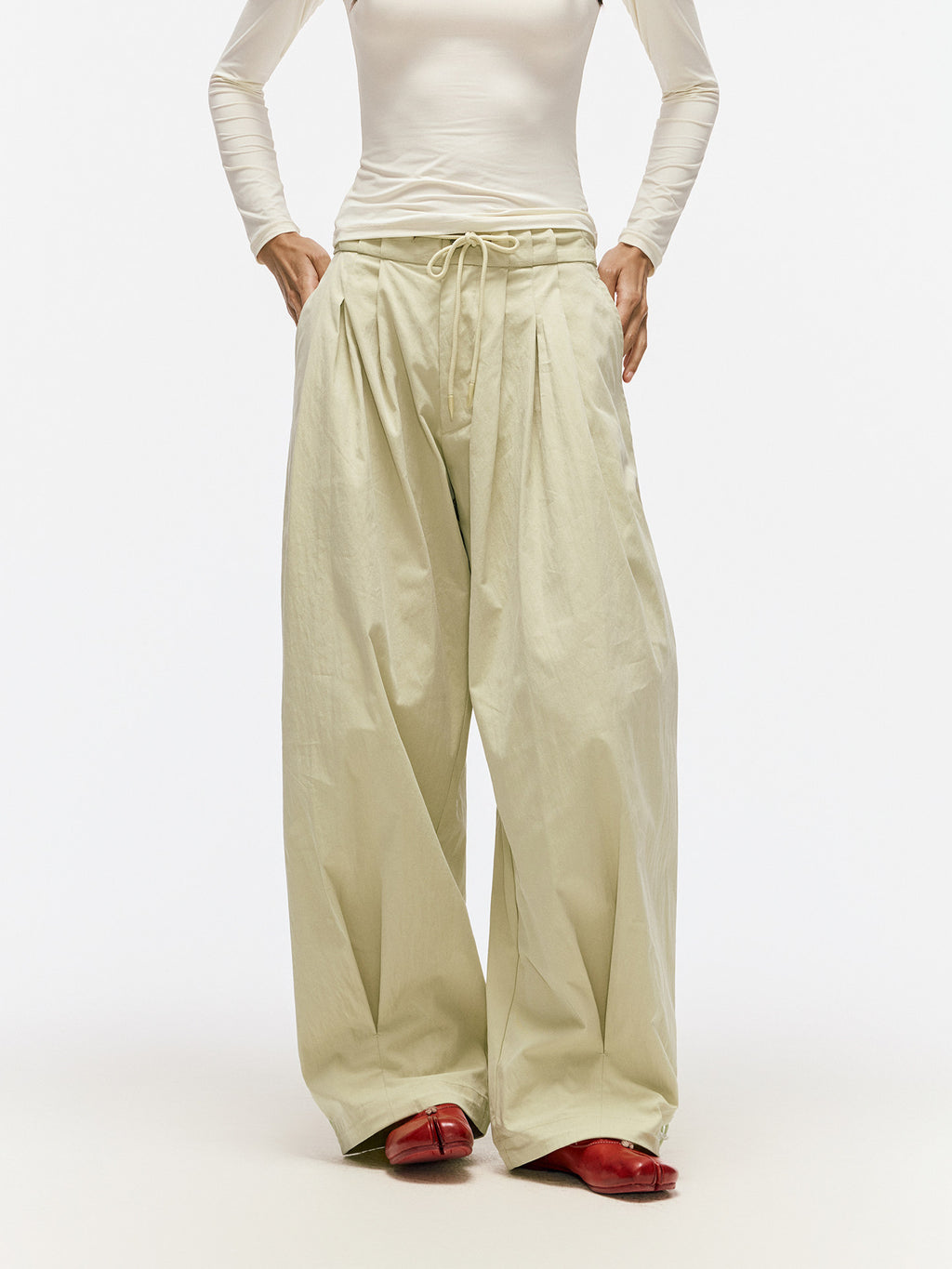 軽やかなハリ感 立体タック ワイドカーブパンツ  LOM047