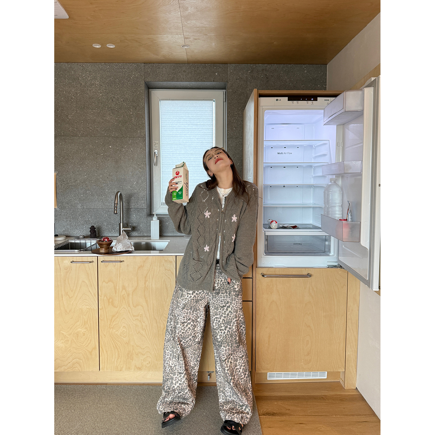 LelyMooch 小花刺しゅうウールジップカーディガン  LEM230