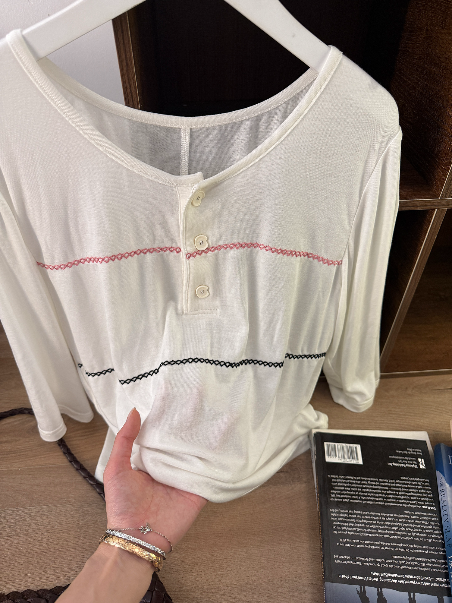 LelyMooch シアー素材×配色ステッチ ヘンリーネック七分袖  LEM178