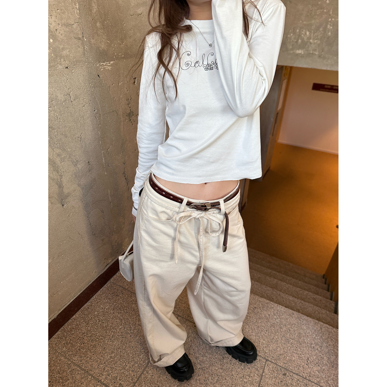 LelyMooch 配色ロゴ入りショート丈Tシャツ  LEM228