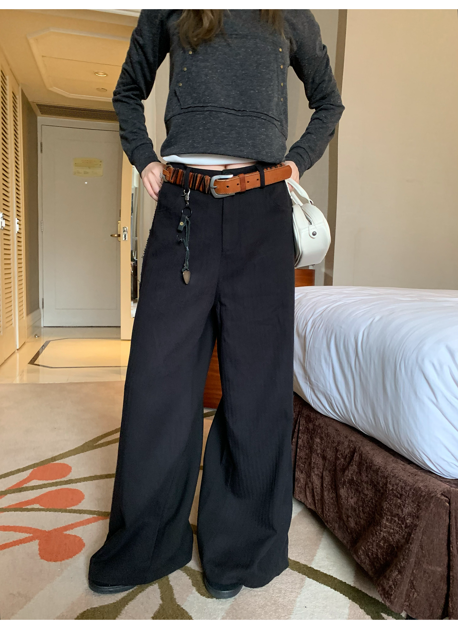 LelyMooch  シルエット抜群　ワイドスラックス  LEM121