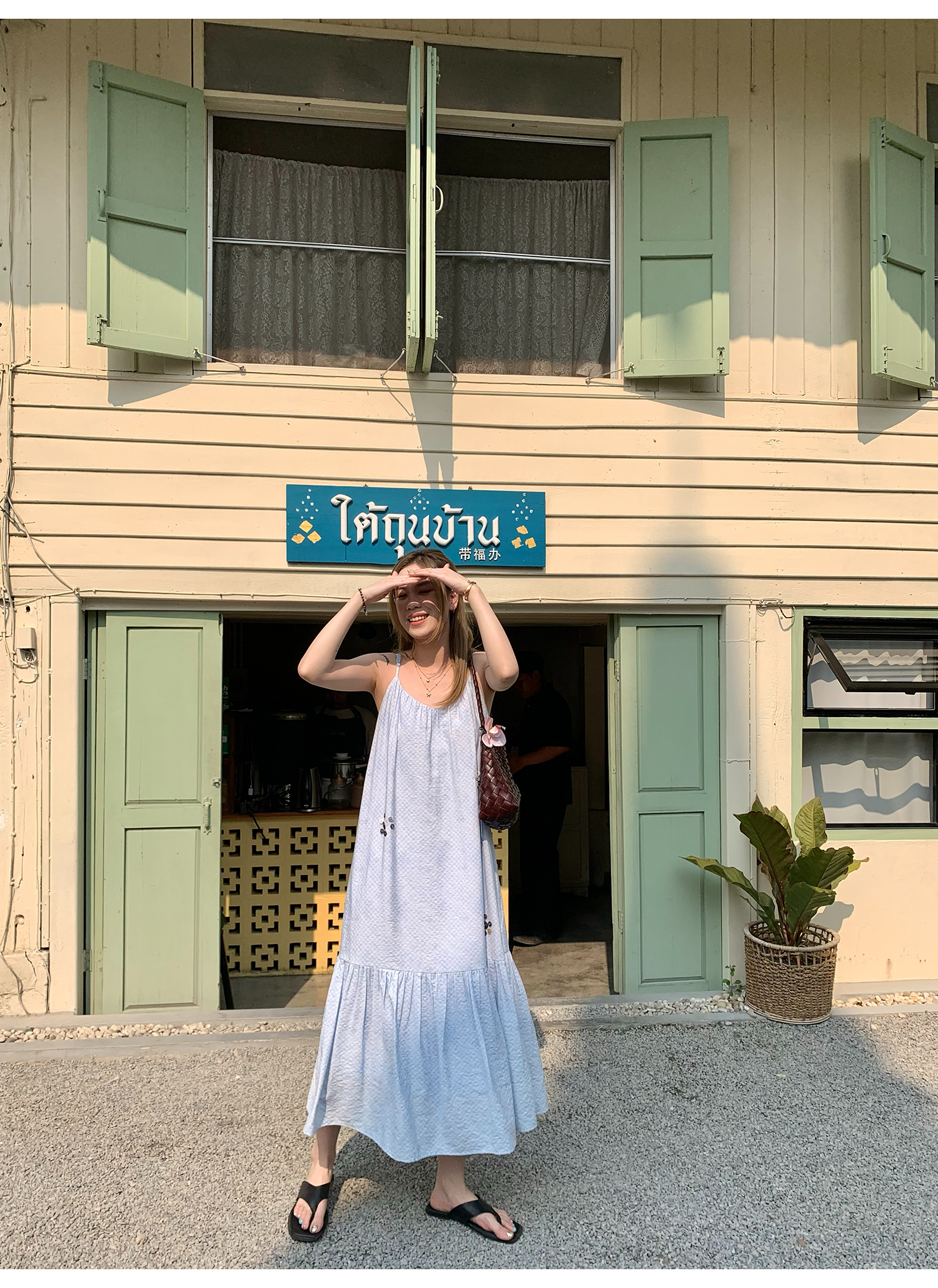 LelyMooch 花モチーフ付き ブルーキャミワンピース  LEM144