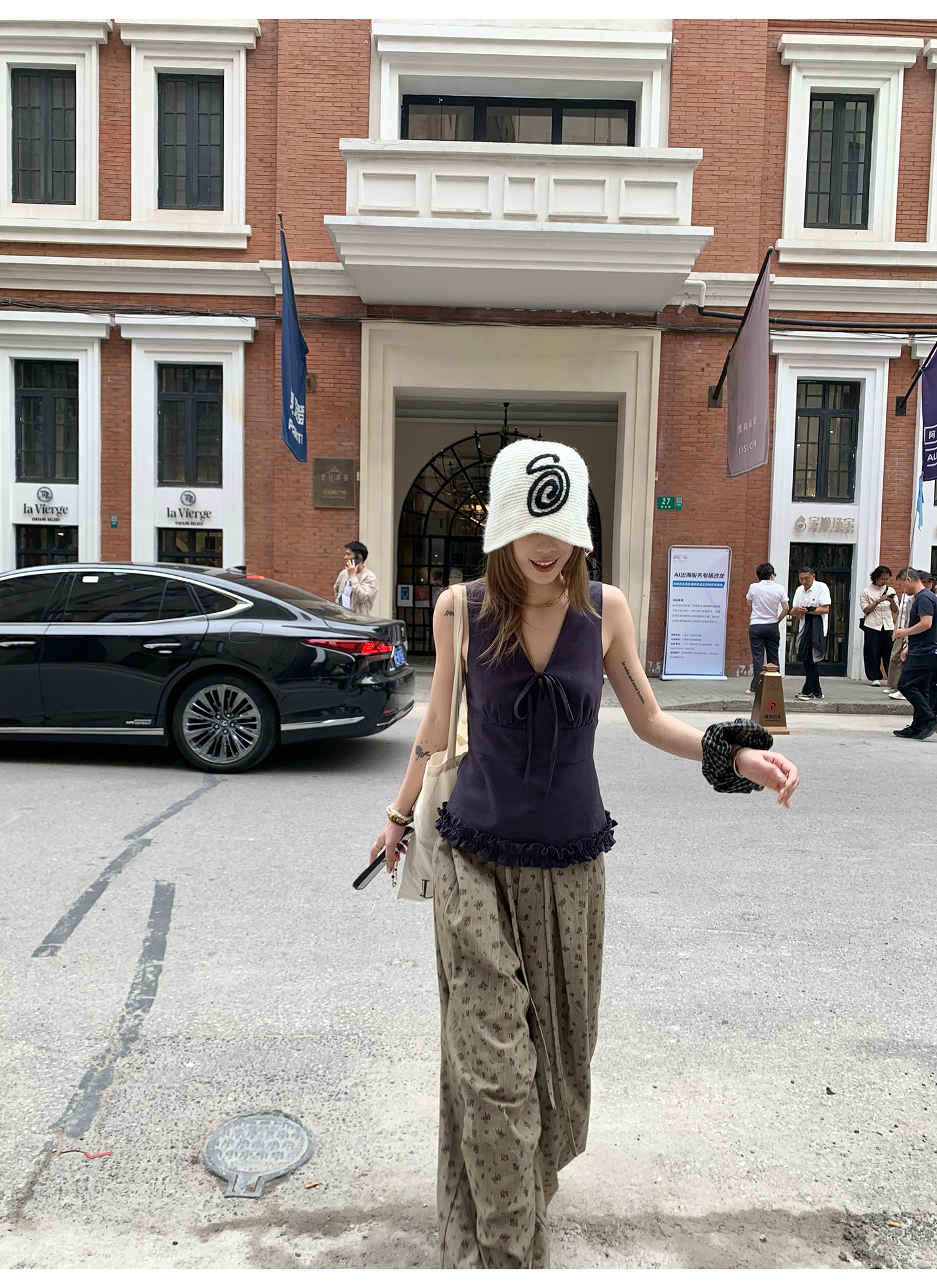 LelyMooch clean fit Vネック×リボン フリルトップス  LEM159