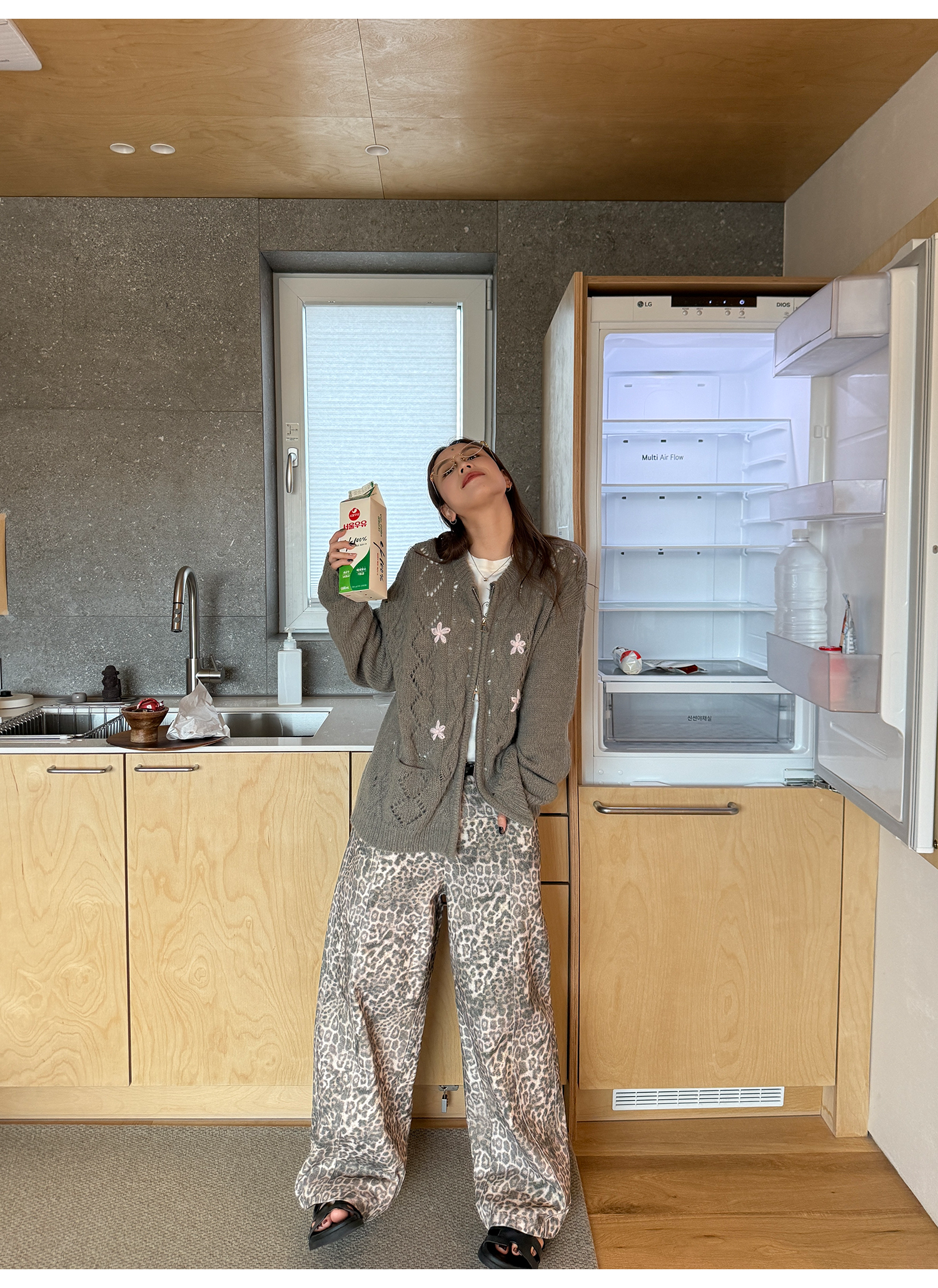 LelyMooch 小花刺しゅうウールジップカーディガン  LEM230