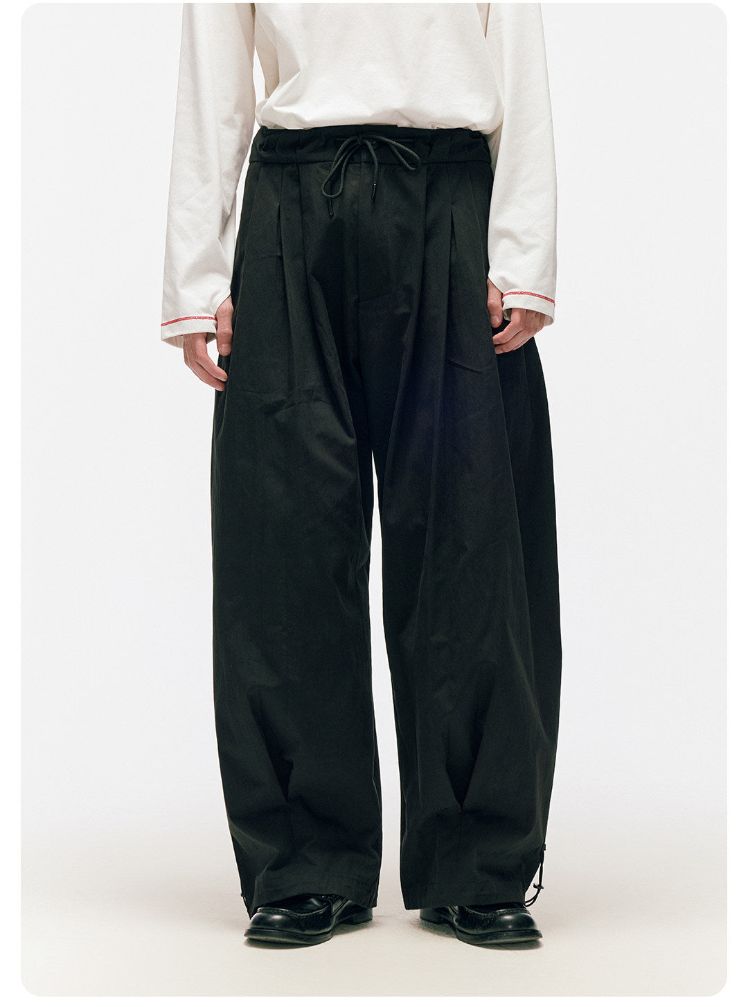 軽やかなハリ感 立体タック ワイドカーブパンツ  LOM047