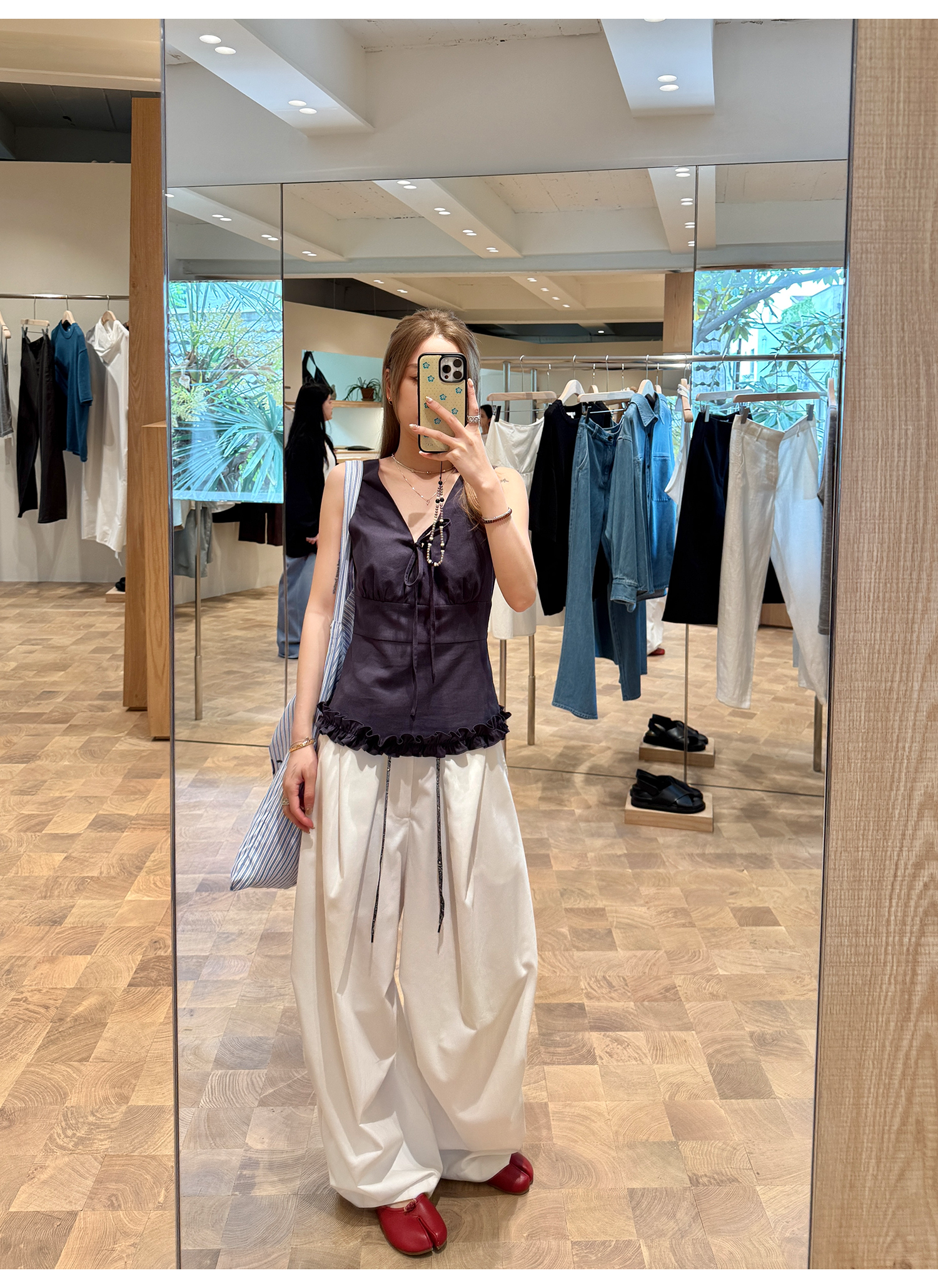 LelyMooch clean fit Vネック×リボン フリルトップス  LEM159