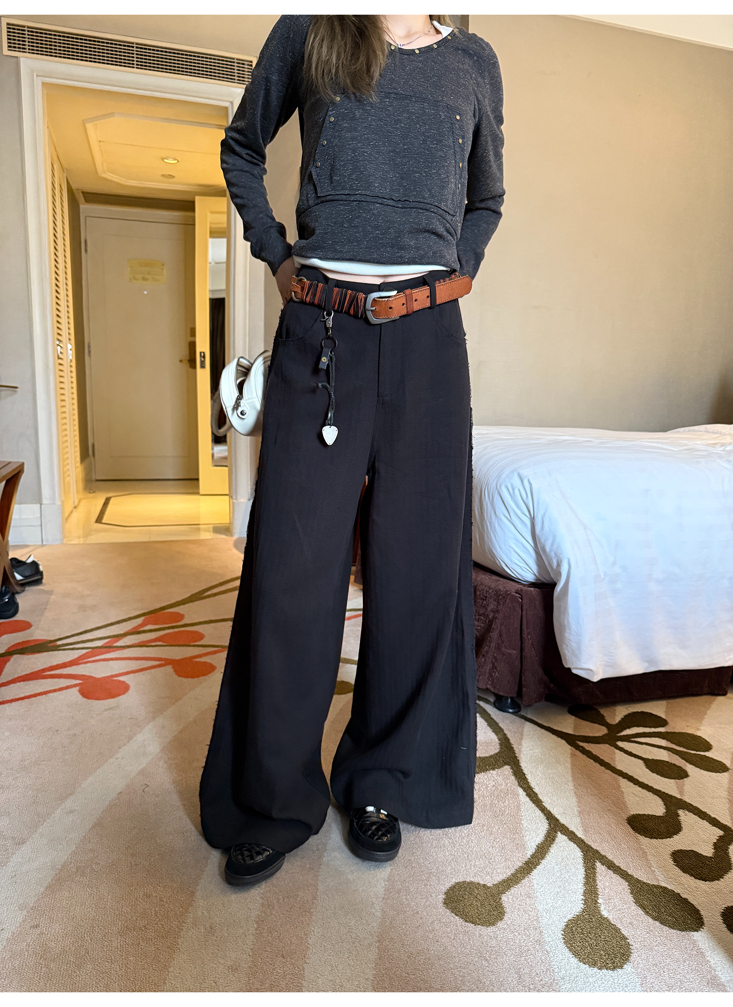 LelyMooch  シルエット抜群　ワイドスラックス  LEM121