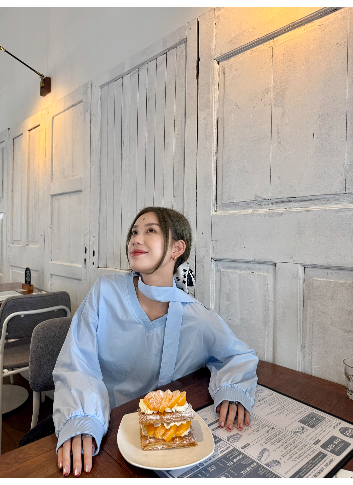 LelyMooch  スポーツカジュアル Vネック刺繍プルオーバー  LEM099