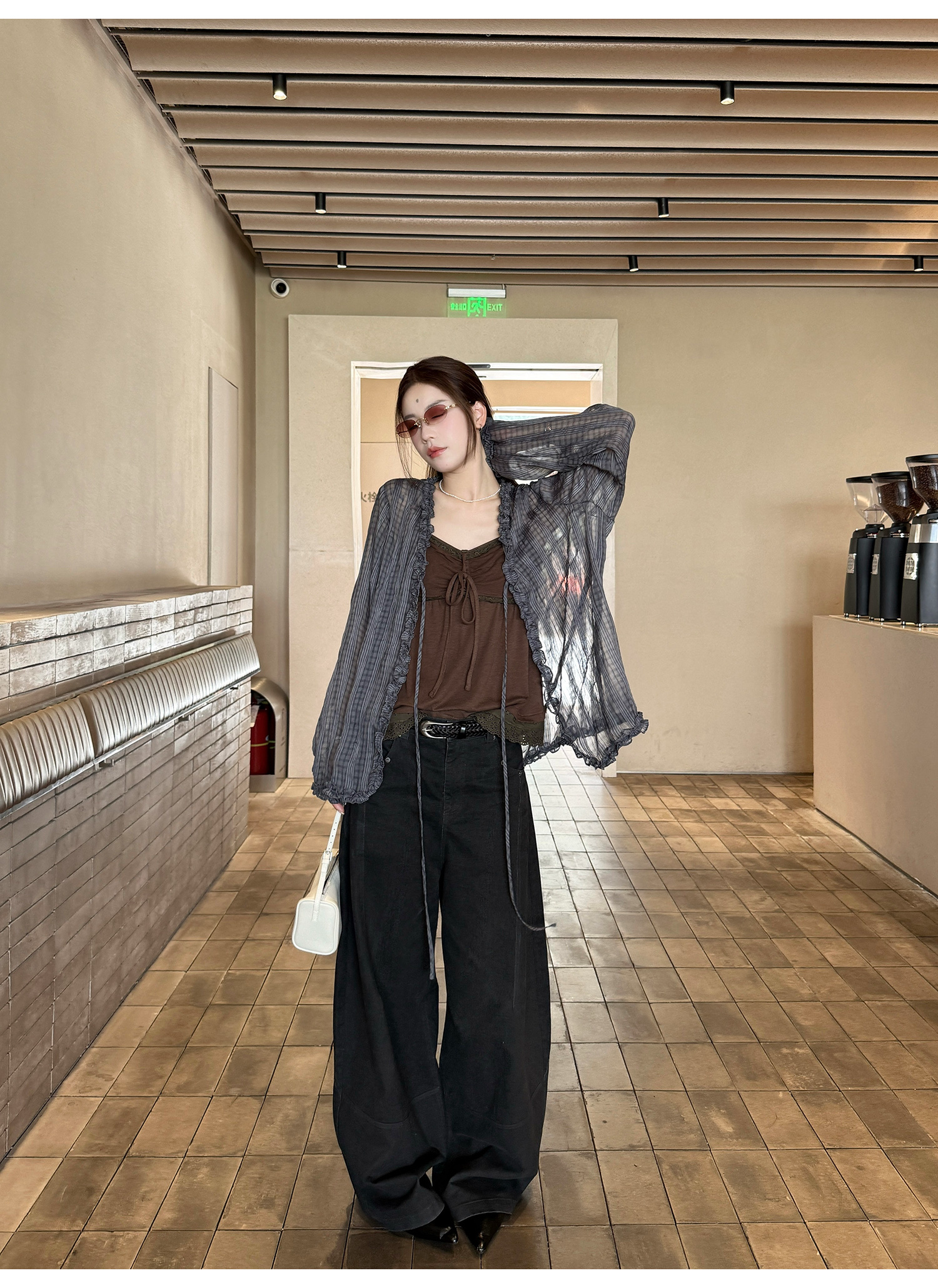 LelyMooch フリル付きVネックチェックシャツ  LEM204