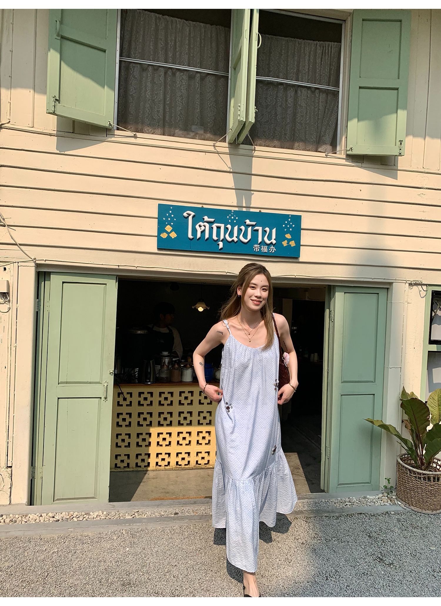 LelyMooch 花モチーフ付き ブルーキャミワンピース  LEM144