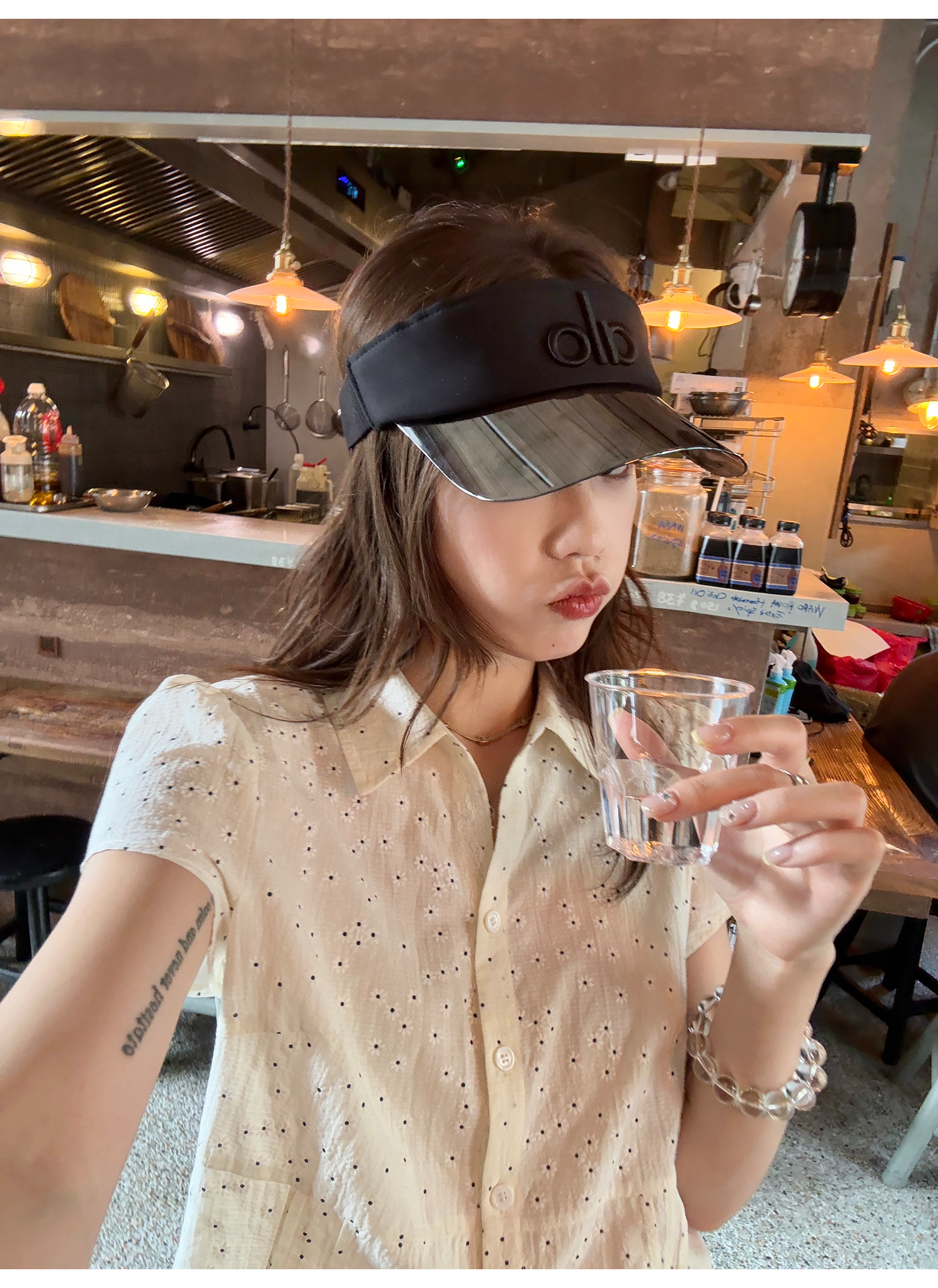 LelyMooch ふんわり小花柄Vネックブラウス  LEM214