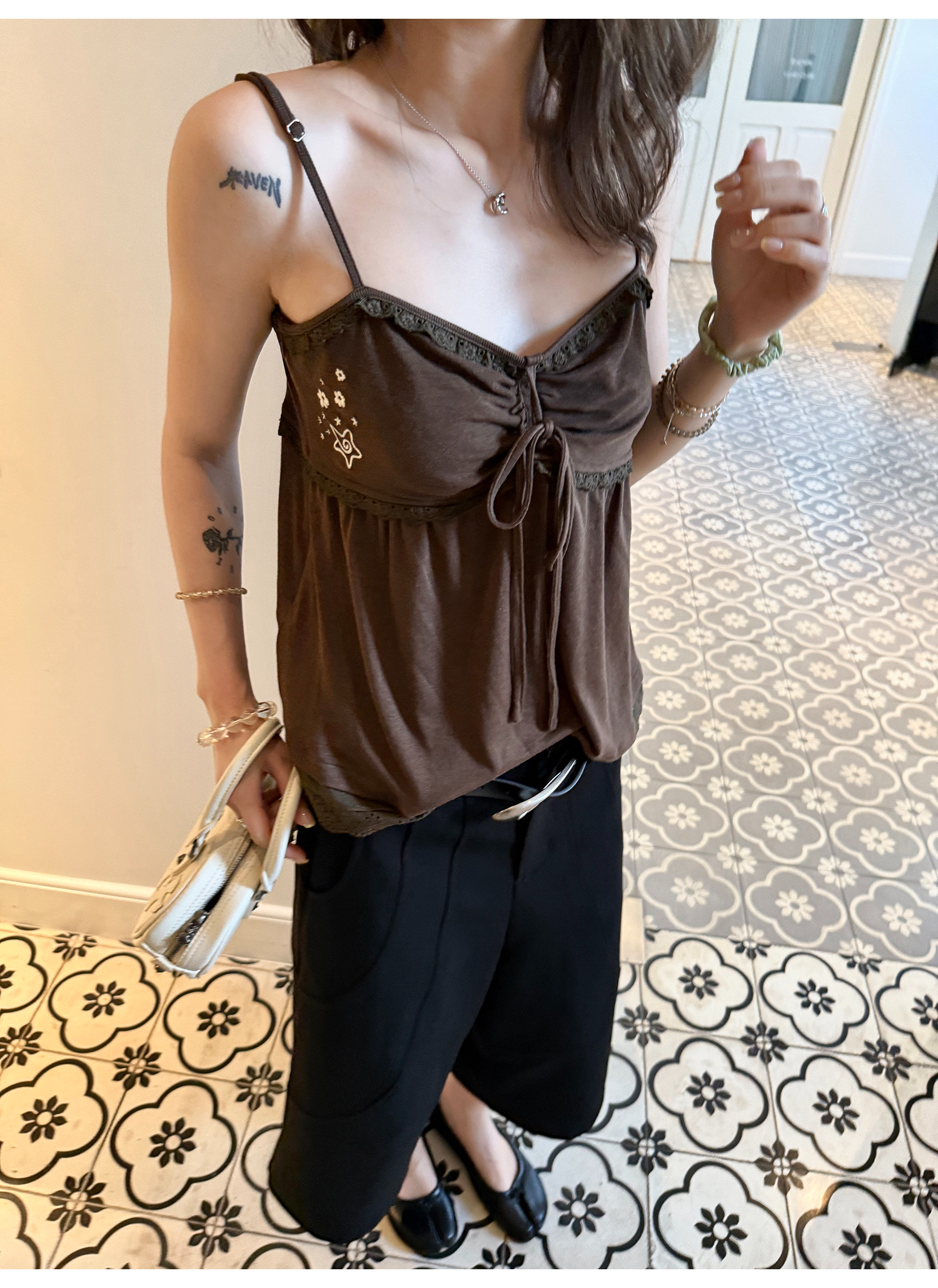 LelyMooch 刺繍入りテンセルキャミ  LEM206